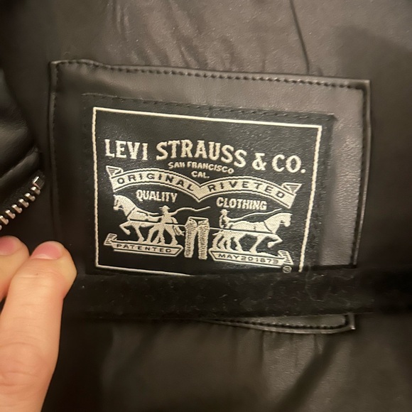 Levi's Women's Faux Leather Black Quilted Puffer Jacket - Picture 3 of 3